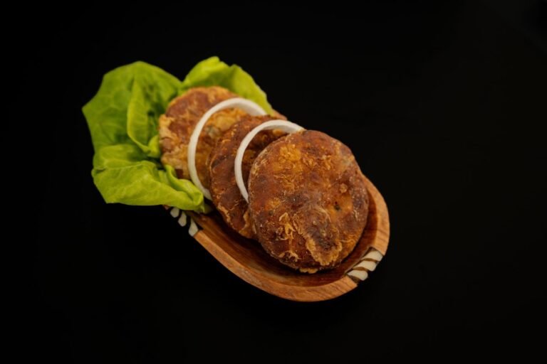 Spiced meat patties served with sliced onions